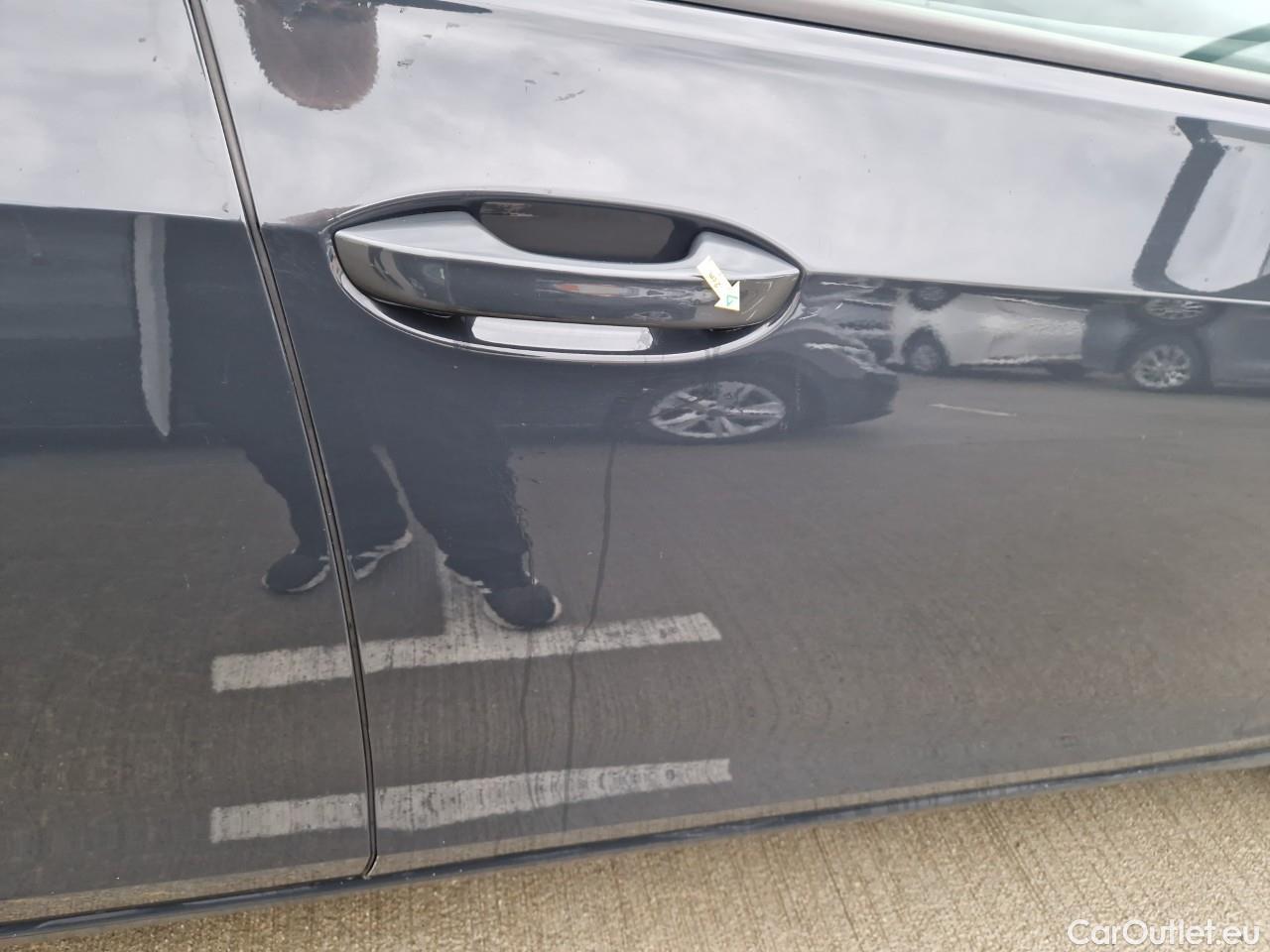 Volkswagen  Golf  Life 1.0 TSI #27