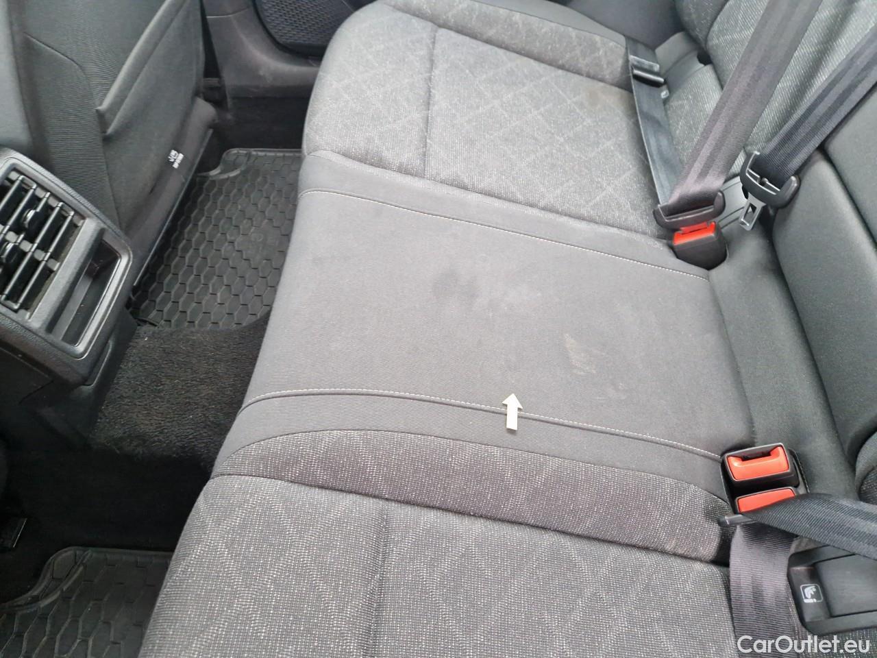  Volkswagen  Golf  Life 1.0 TSI #51