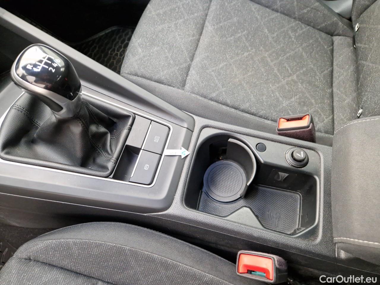  Volkswagen  Golf  Life 1.0 TSI #50