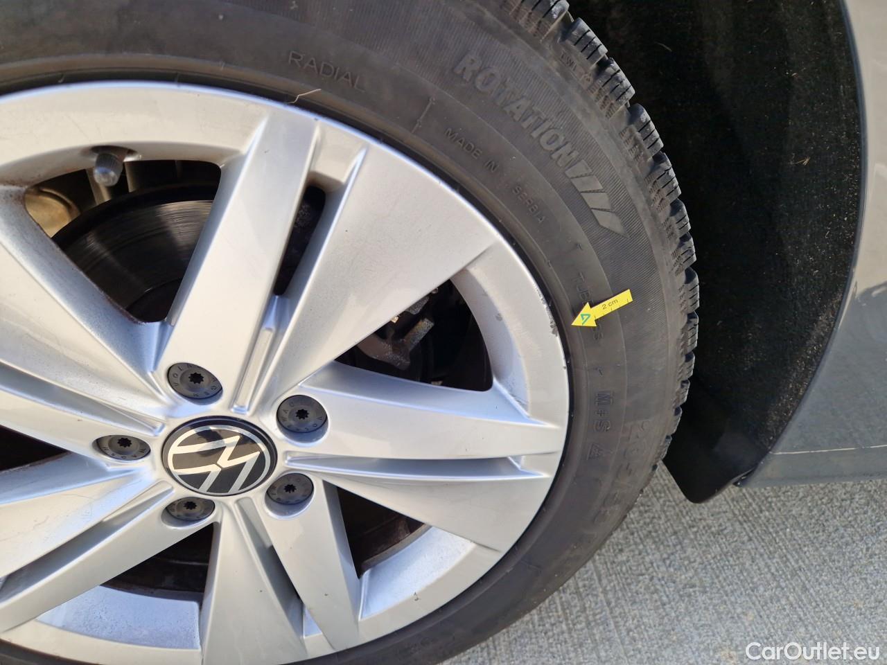  Volkswagen  Golf  Life 1.0 TSI #27