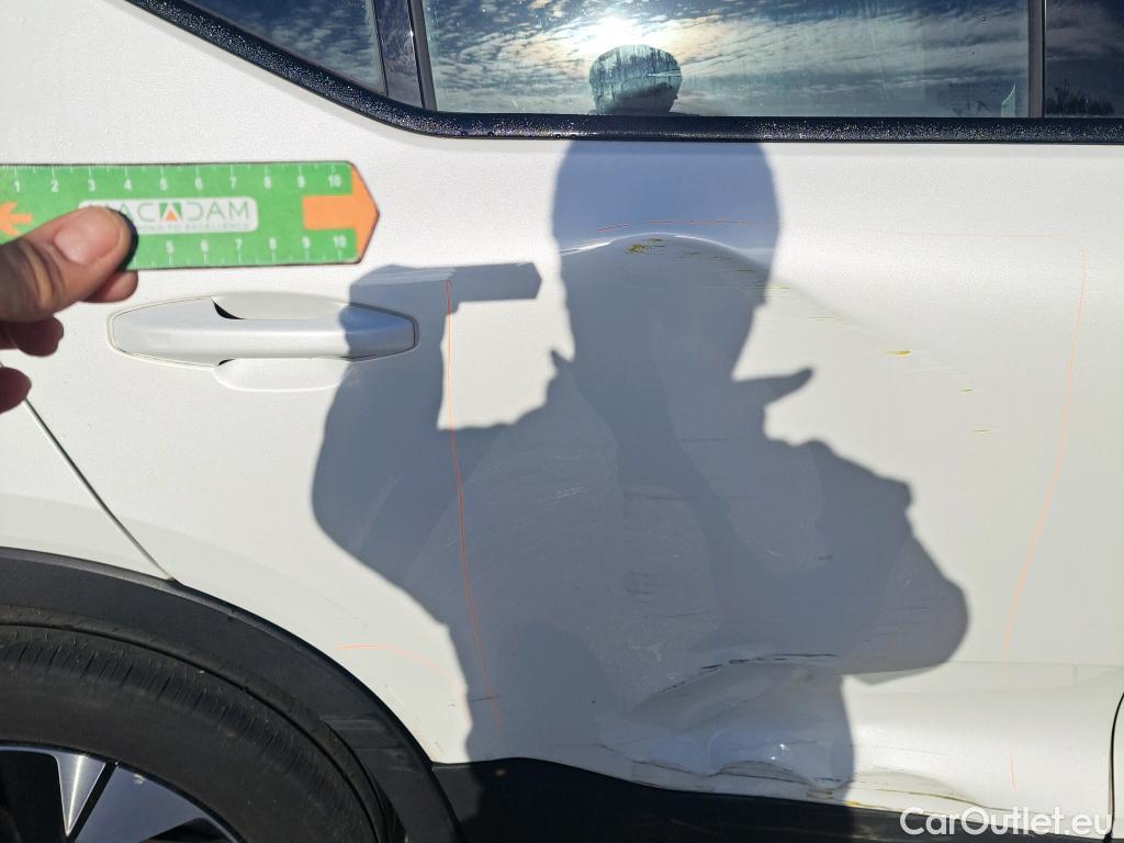  Volvo  XC 40 VOLVO XC40 todoterreno 2.0 B3 G Plus Dark Auto 160 CV  #1