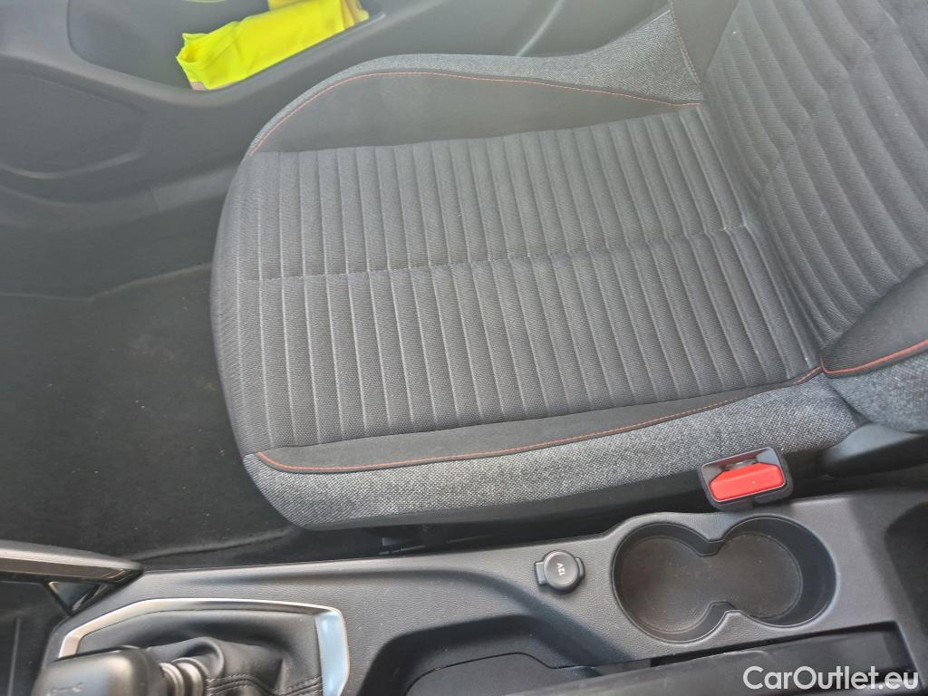  Peugeot  2008 PEUGEOT  / 2019 / 5P / todoterreno Active BlueHDI 81kW (110CV) #32