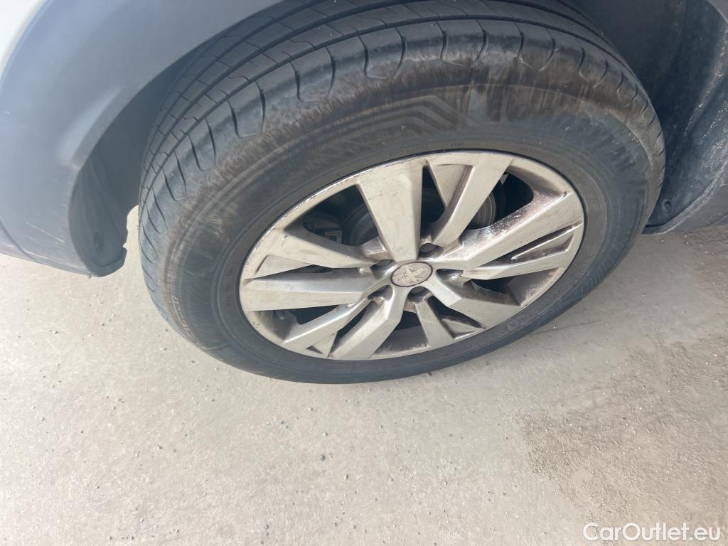  Peugeot  3008 PEUGEOT  / 2020 / 5P / todoterreno 1.2 PureTech 96KW S&S Active Pack EAT8 #14