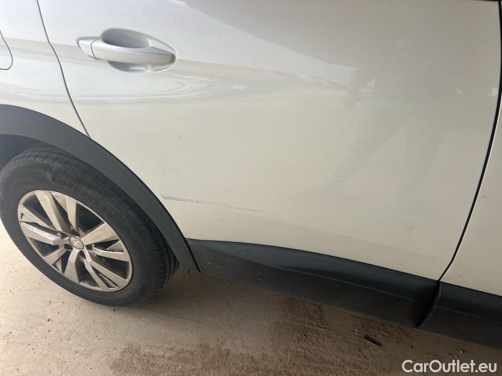  Peugeot  3008 PEUGEOT  / 2020 / 5P / todoterreno 1.2 PureTech 96KW S&S Active Pack EAT8 #5