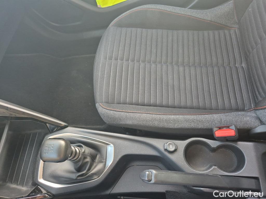  Peugeot  2008 PEUGEOT  / 2019 / 5P / todoterreno Active BlueHDI 81kW (110CV) #33