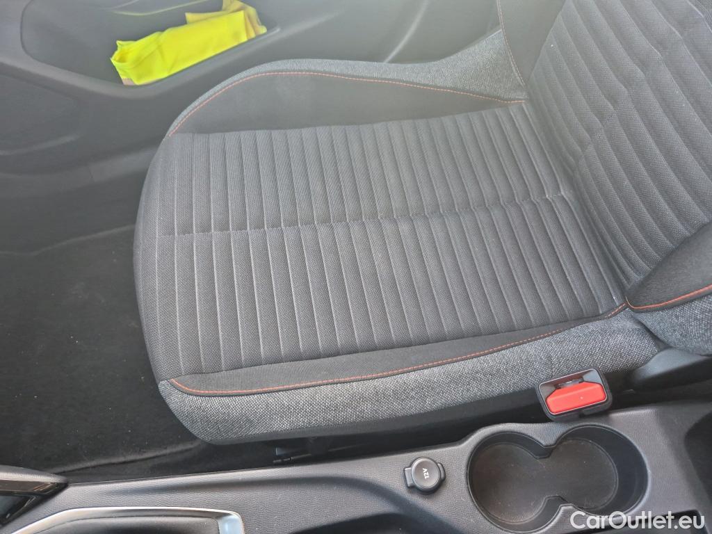  Peugeot  2008 PEUGEOT  / 2019 / 5P / todoterreno Active BlueHDI 81kW (110CV) #3