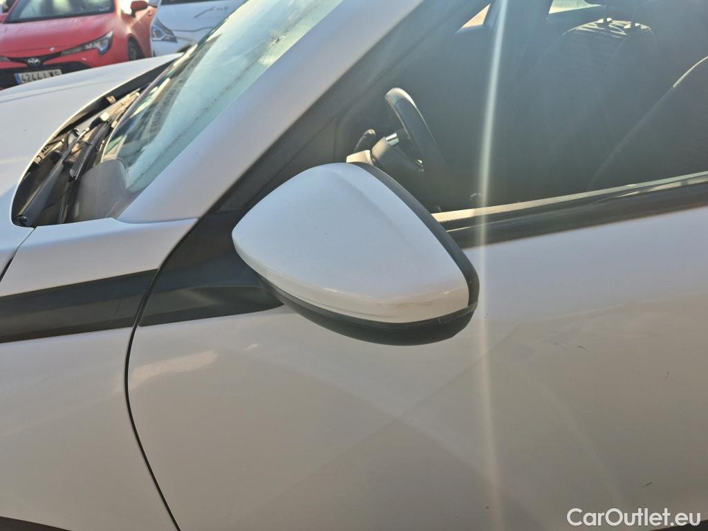  Peugeot  2008 PEUGEOT  / 2019 / 5P / todoterreno Active BlueHDI 81kW (110CV) #20