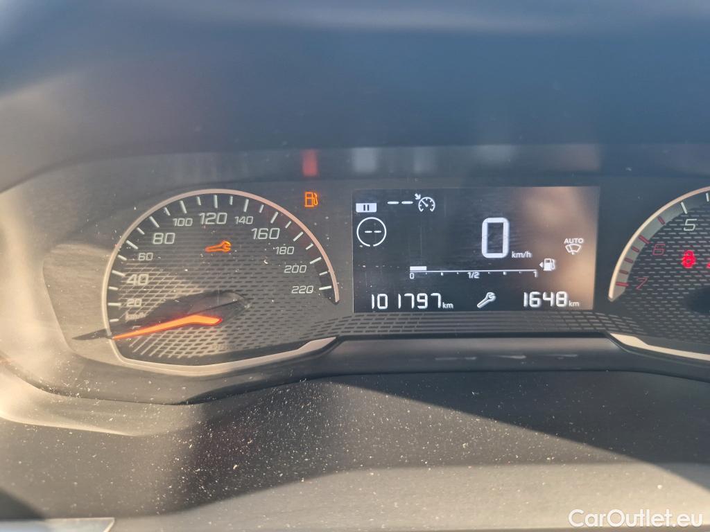  Peugeot  2008 PEUGEOT  / 2019 / 5P / todoterreno Active BlueHDI 81kW (110CV) #35