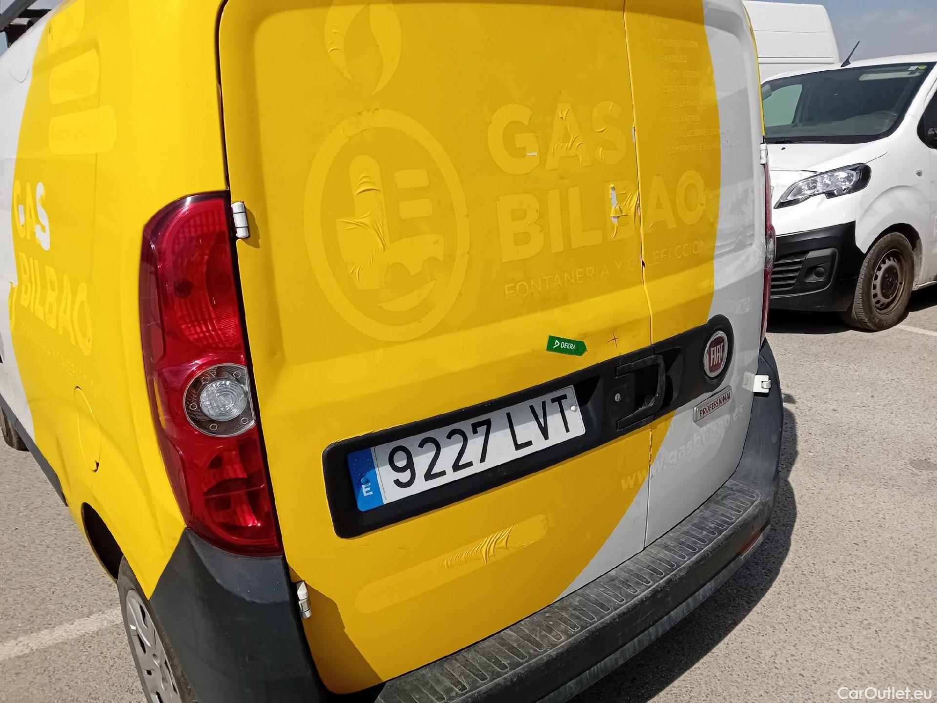  Fiat  Doblo FIAT Doblò Cargo/2015/4P/furgón derivado de turismo Cargo SX 1.6 Mjet 77kW (105CV) #20