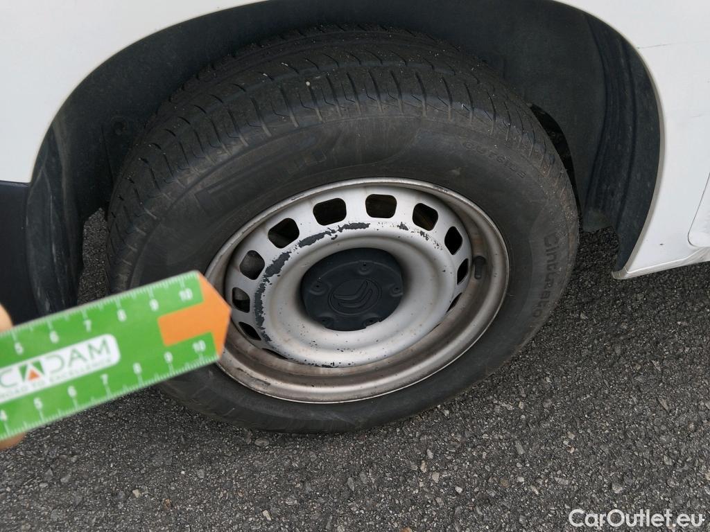  Citroen  Berlingo CITROEN  / 2018 / 4P / monovolumen compacto Talla M BlueHDi 100 LIVE #32