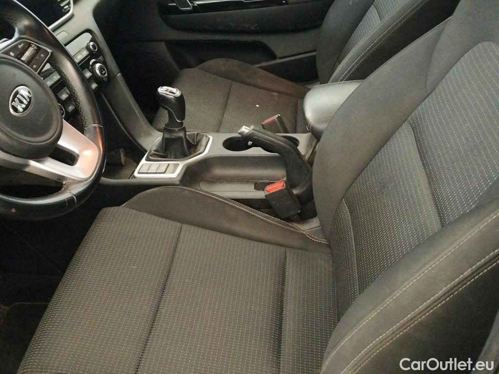  KIA  Sportage KIA  1.6MHEV Drive 100kW(136CV) 4x2(Crist Tintados)(CX) #39