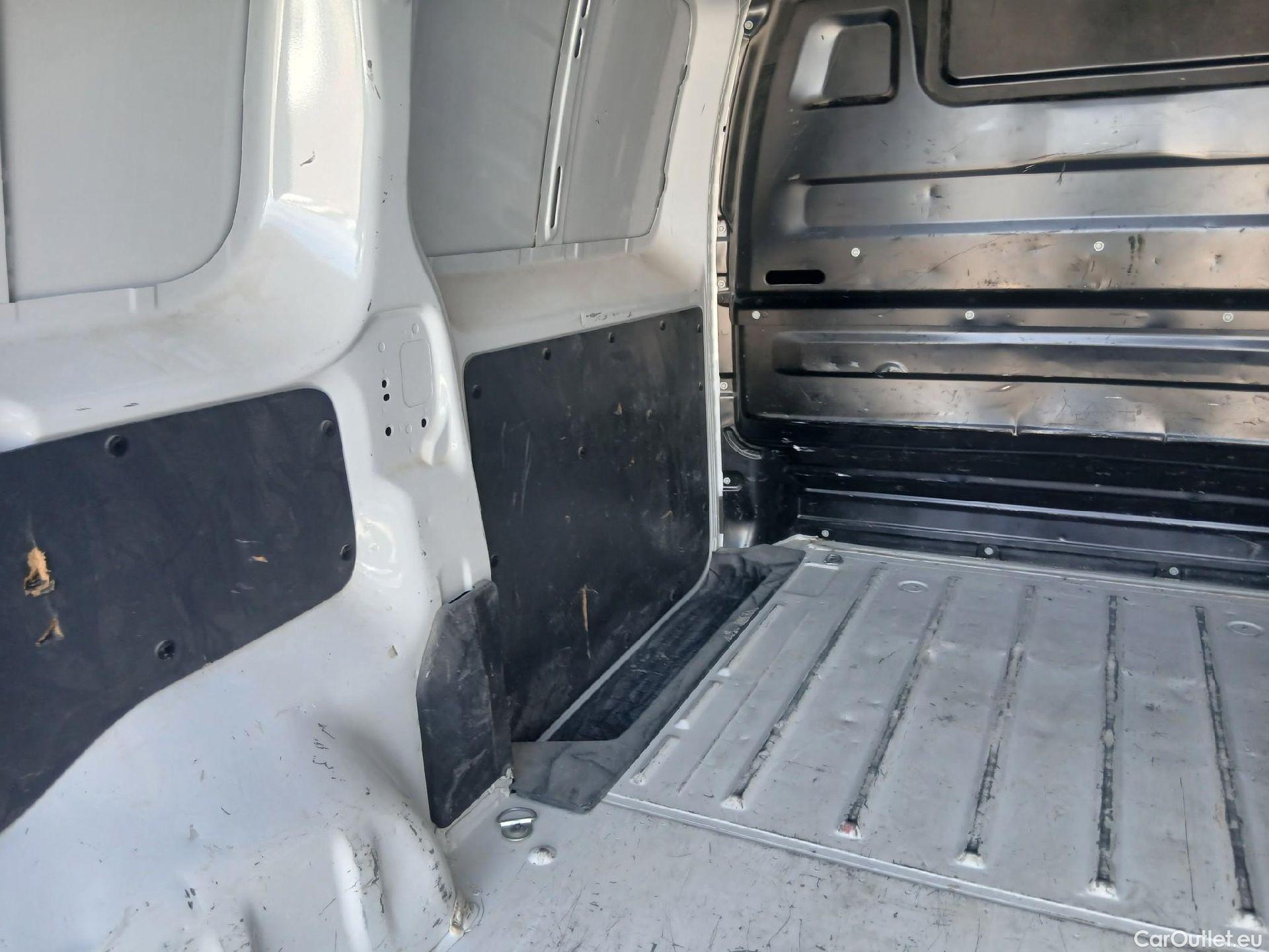  Opel  Vivaro OPEL  / 2019 / 4P / furgón 1.5 Diésel 88kW (120CV) M Std Express #13