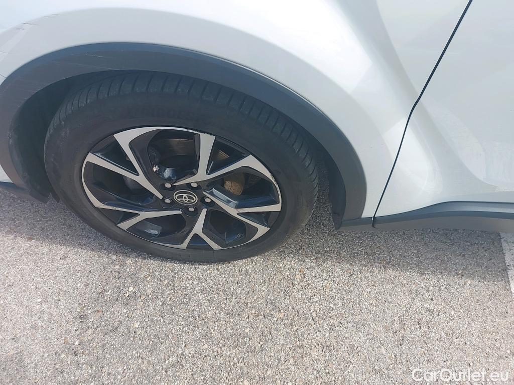  Toyota  C-HR TOYOTA  / 2019 / 5P / todoterreno 2.0 180H Advance #1