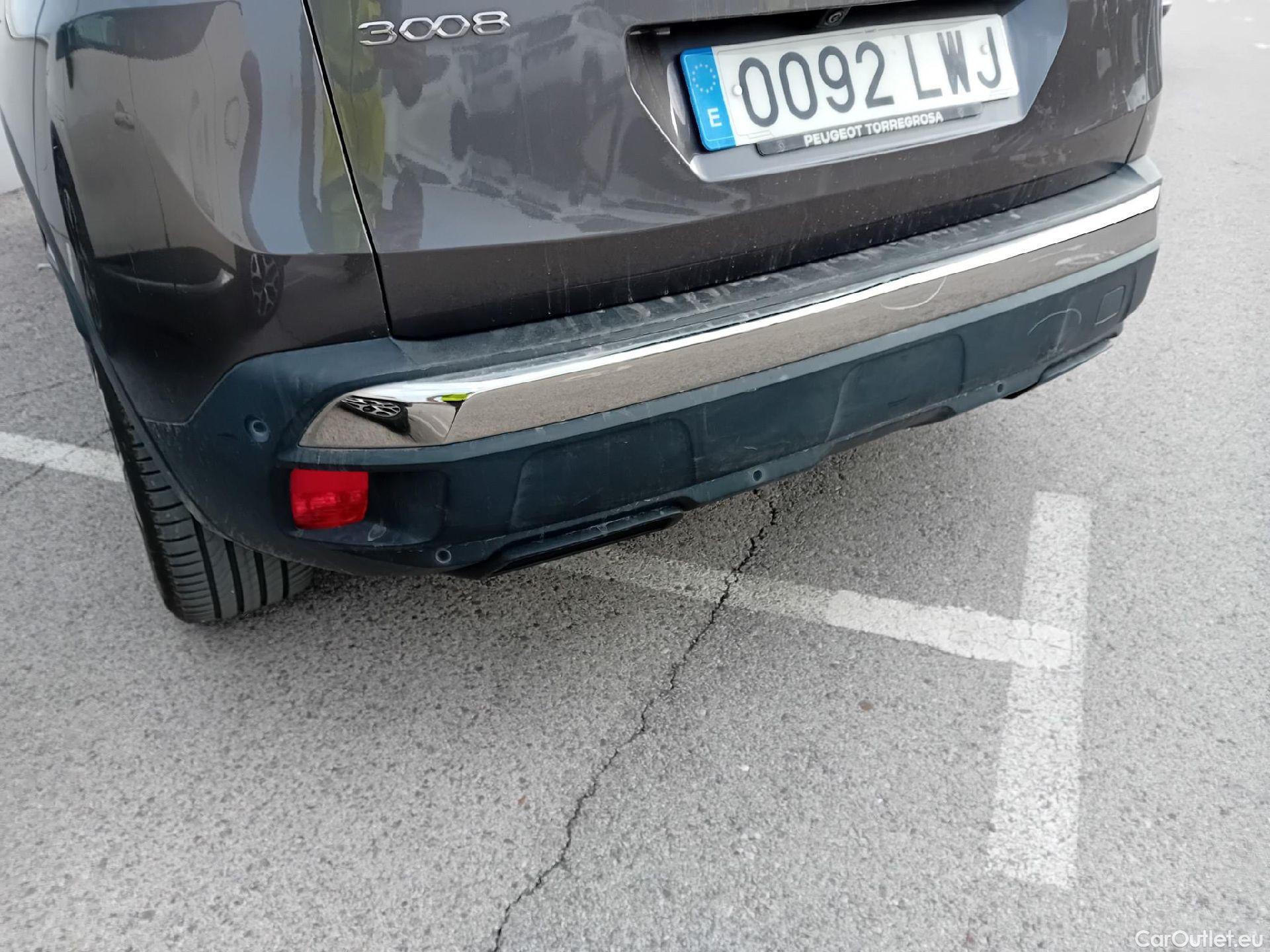  Peugeot  3008 PEUGEOT  Hybrid todoterreno 225 e-EAT8 Allure 225 CV 13 kWH #43