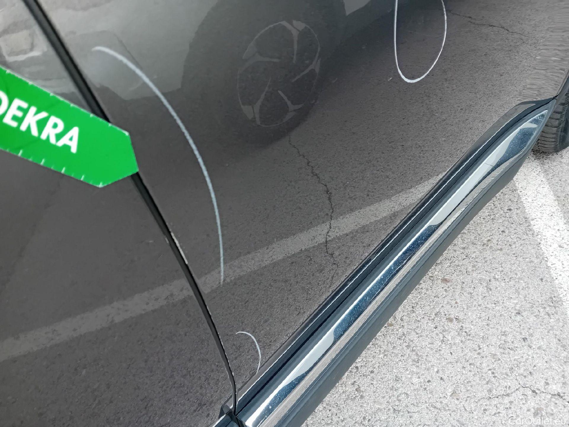  Peugeot  3008 PEUGEOT  Hybrid todoterreno 225 e-EAT8 Allure 225 CV 13 kWH #52