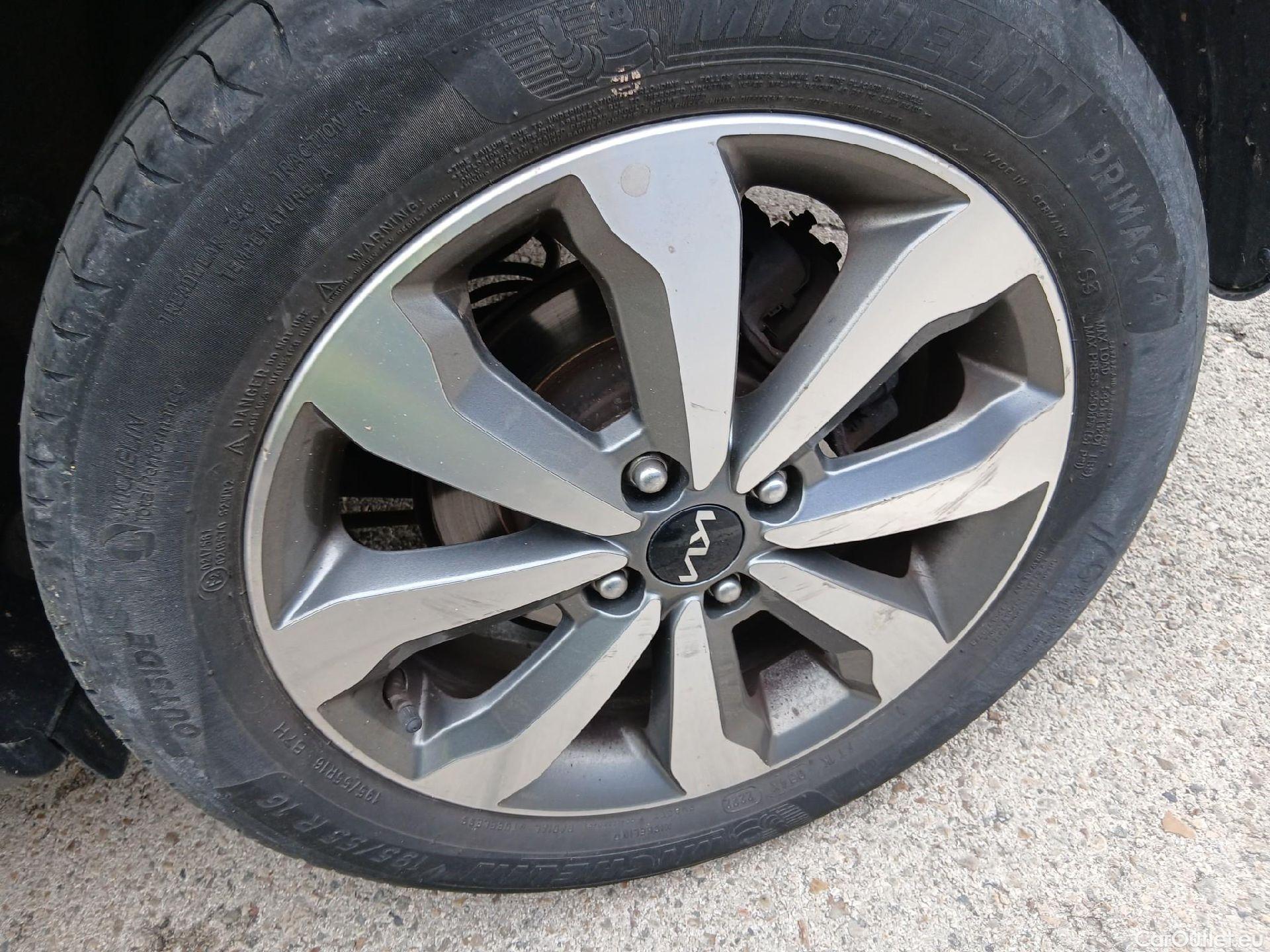  KIA  STONIC KIA  / 2017 / 5P / todoterreno 1.0 T-GDi 74kW (100CV) MHEV iMT Drive (AC) #22