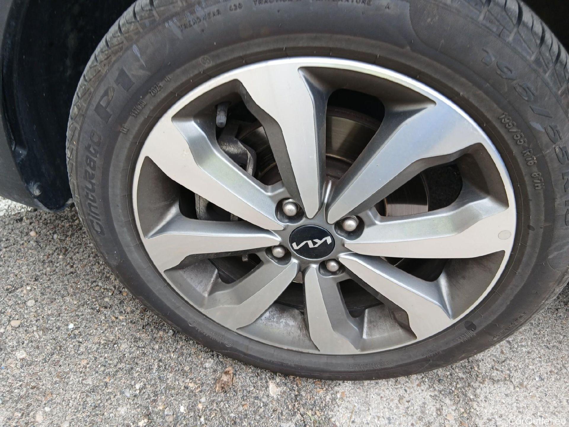  KIA  STONIC KIA  / 2017 / 5P / todoterreno 1.0 T-GDi 74kW (100CV) MHEV iMT Drive (AC) #17