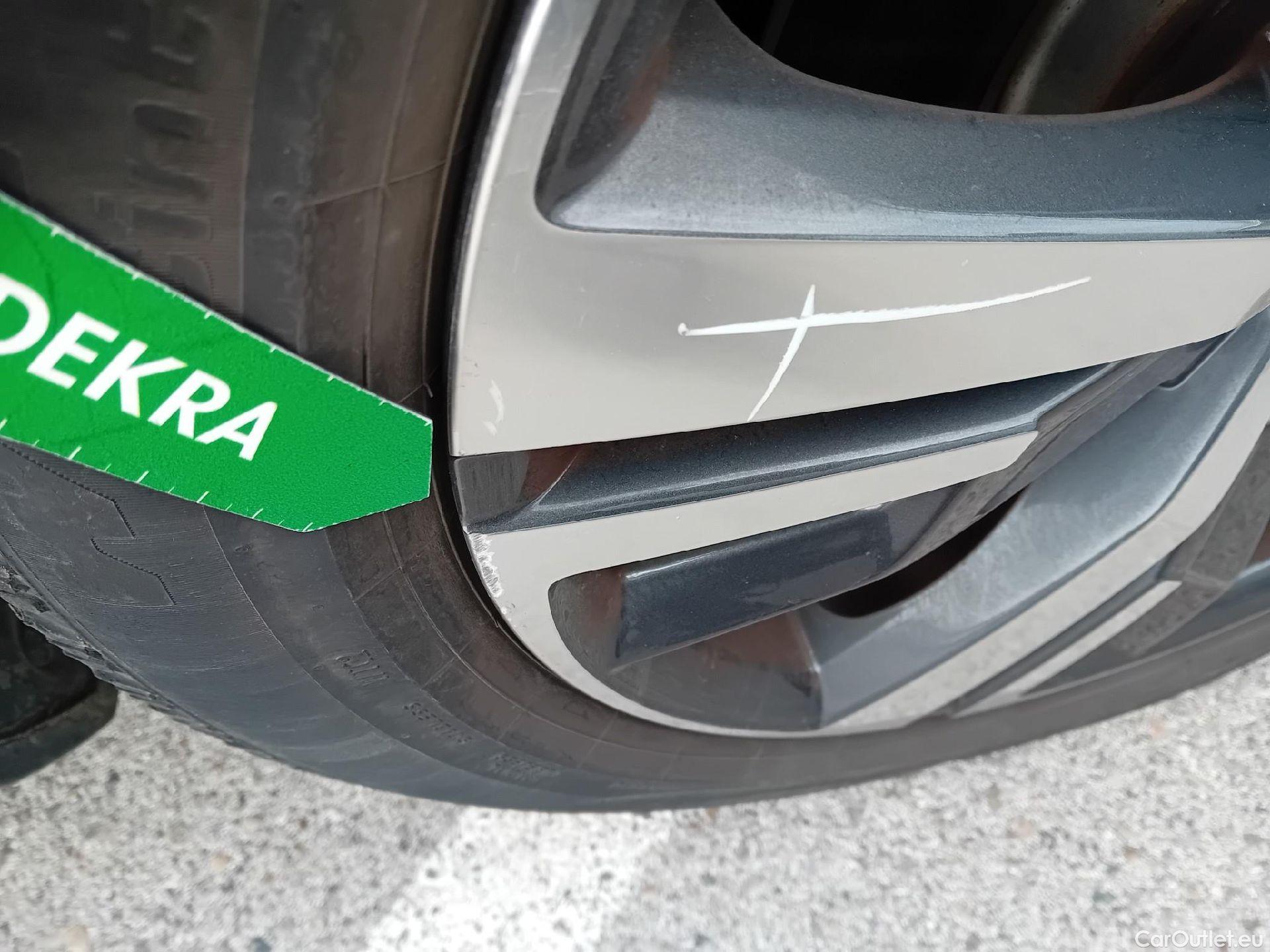  Peugeot  3008 PEUGEOT  Hybrid todoterreno 225 e-EAT8 Allure 225 CV 13 kWH #60