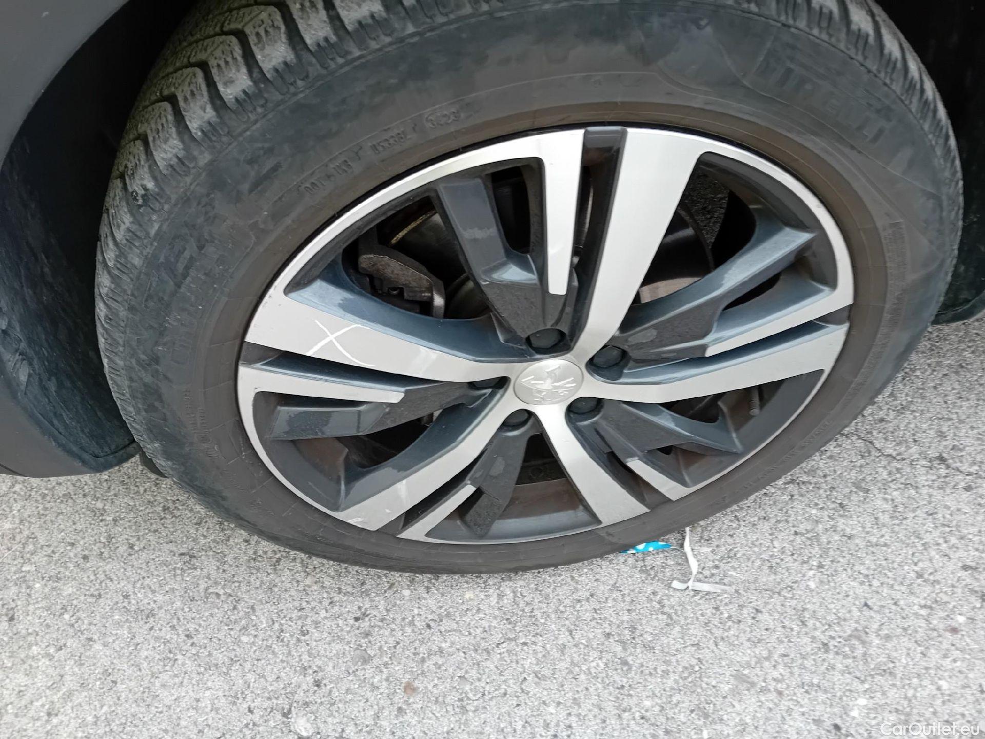  Peugeot  3008 PEUGEOT  Hybrid todoterreno 225 e-EAT8 Allure 225 CV 13 kWH #23