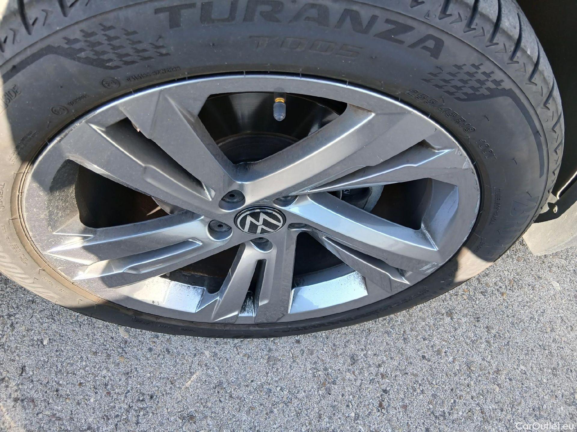  Volkswagen  Tiguan VOLKSWAGEN  R-Line 2.0 TDI 150 CV DSG 4Motion #49