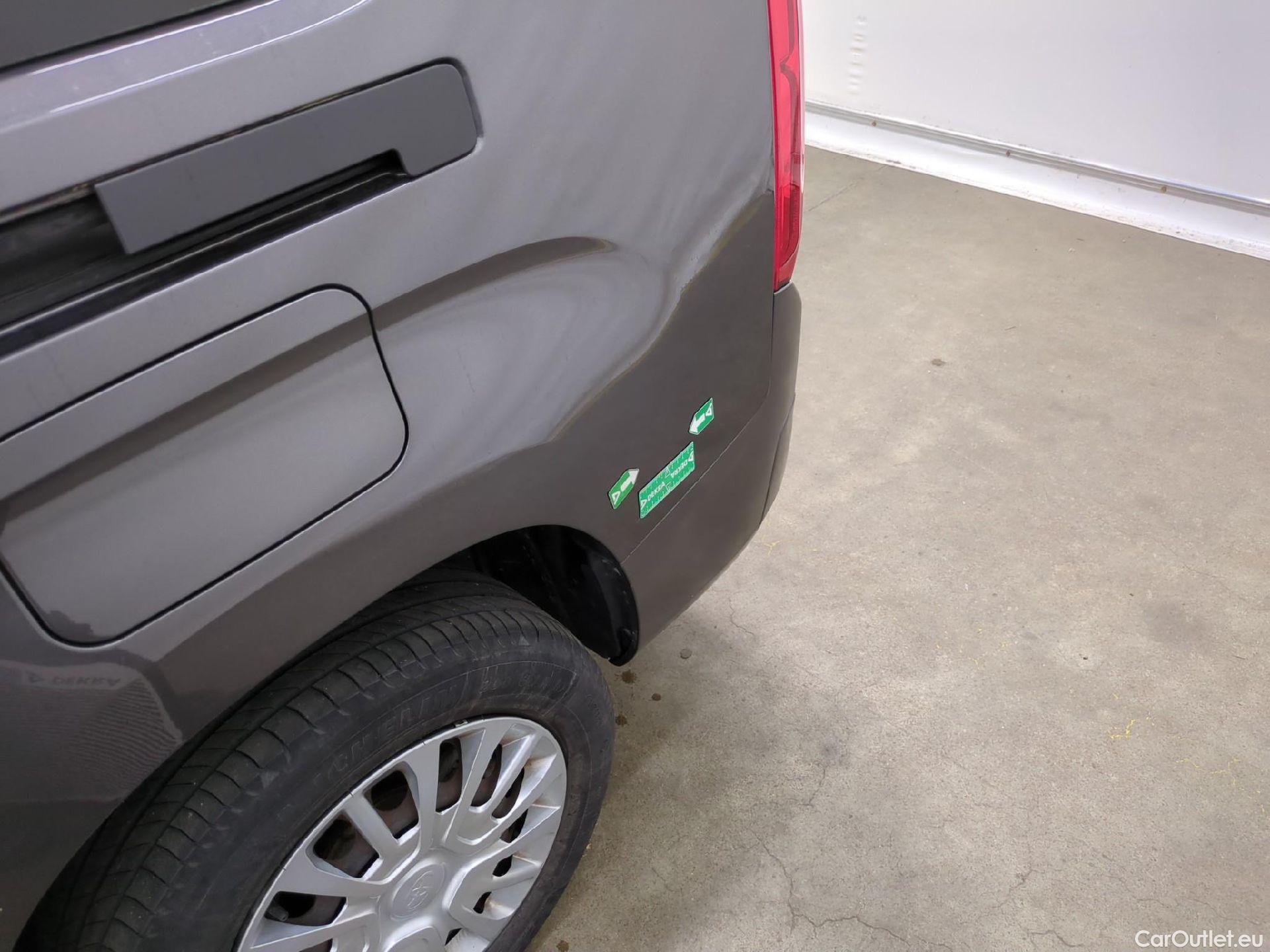  Toyota  Proace TOYOTA  City Verso / 2019 / 5P / monospace 1.2 LONG 110 VVT-I DYNAMIC #46