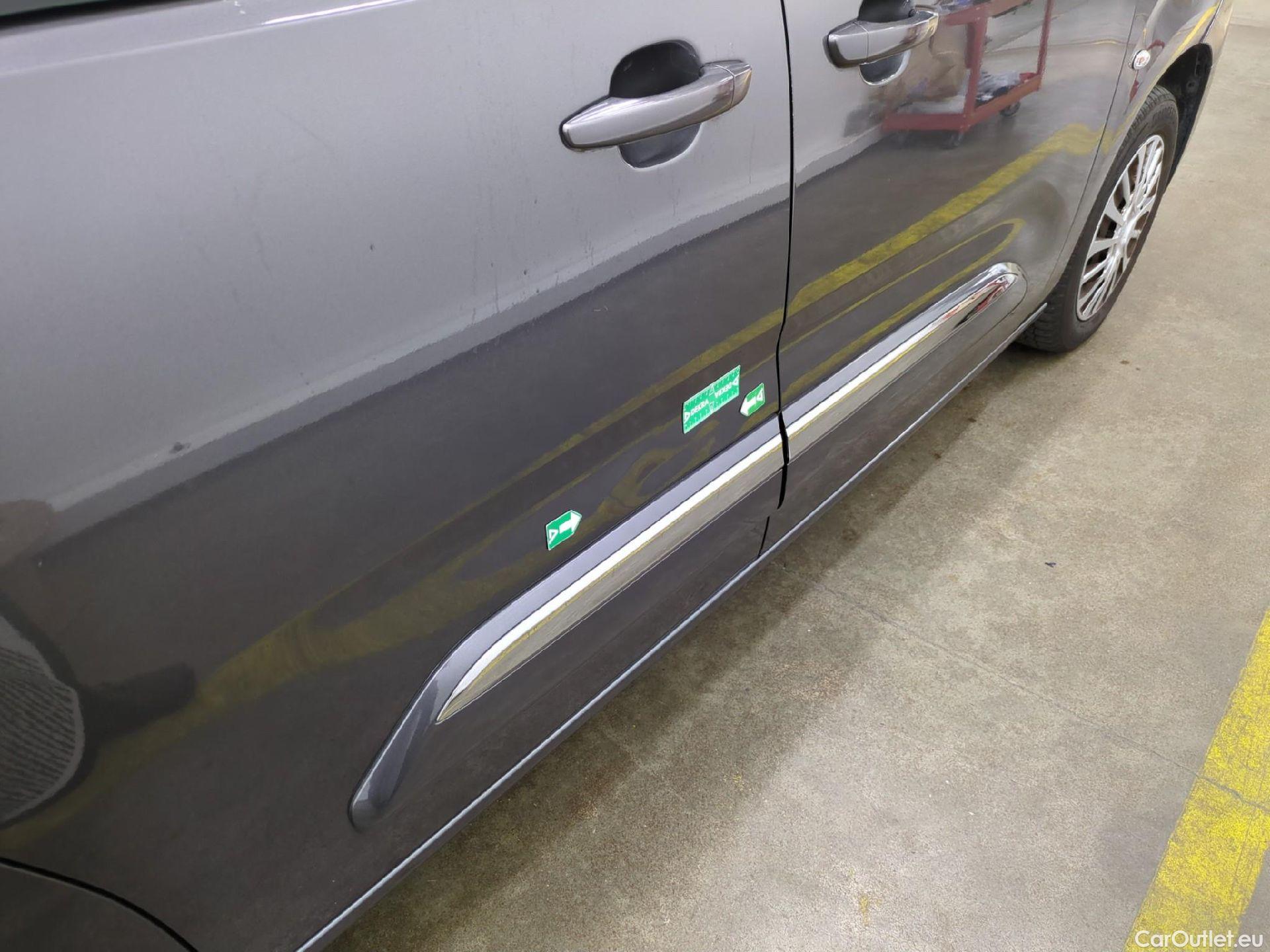  Toyota  Proace TOYOTA  City Verso / 2019 / 5P / monospace 1.2 LONG 110 VVT-I DYNAMIC #22