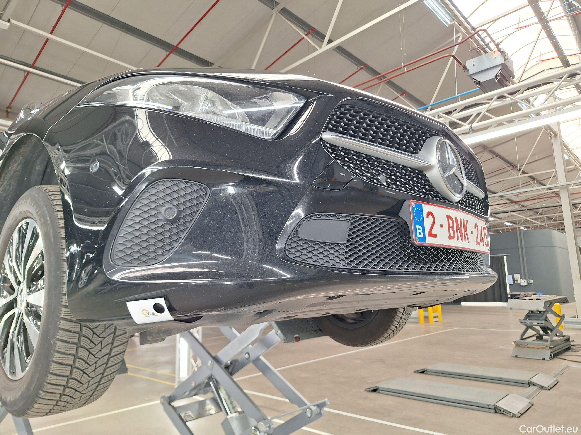  Mercedes  A-Klasse Mercedes, A-Class Berline '18, Mercedes-Benz  Limousine A 180 Aut. 4d #46