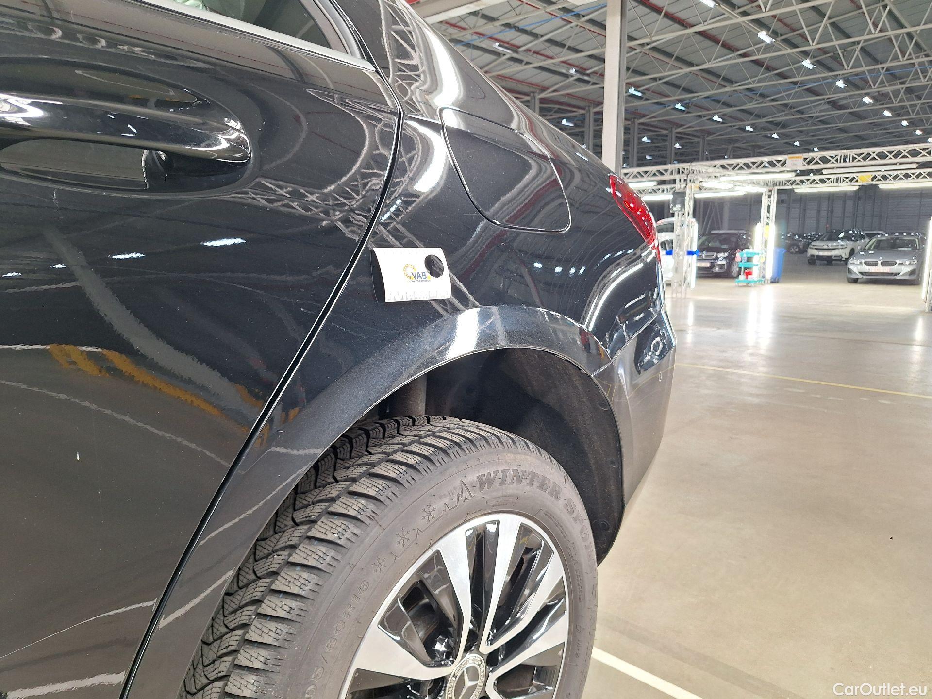  Mercedes  A-Klasse Mercedes, A-Class Berline '18, Mercedes-Benz  Limousine A 180 Aut. 4d #30