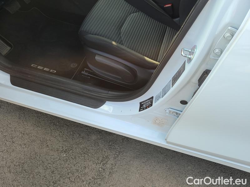  KIA  Cee'd Ceed SW 1.5 T-GDI 118 Top AT #2