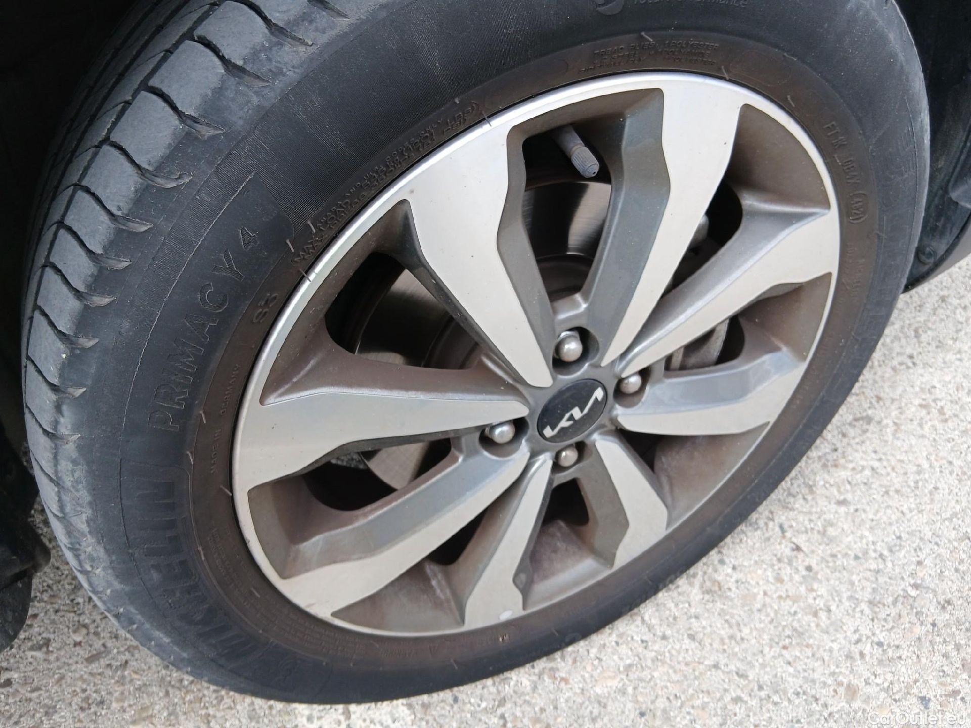  KIA  STONIC KIA  / 2017 / 5P / todoterreno 1.0 T-GDi 74kW (100CV) MHEV iMT Drive #30