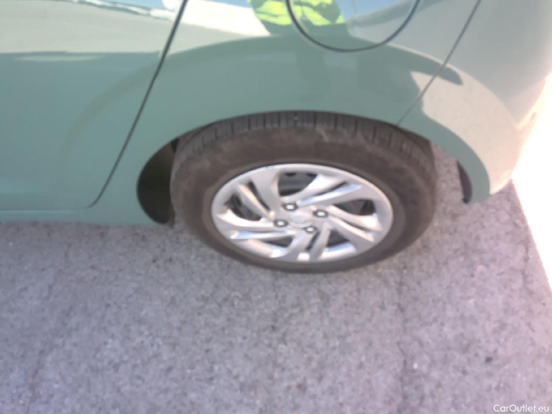  Hyundai  i10 HYUNDAI  / 2020 / 5P / berlina con portón 1.0 Essence #13
