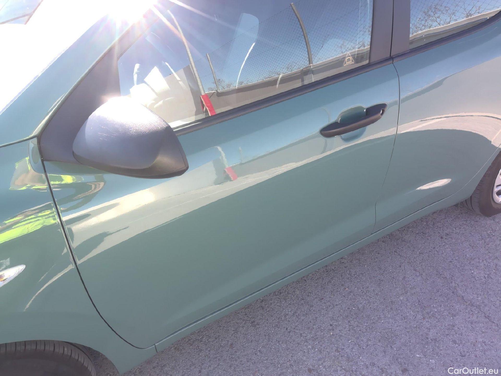  Hyundai  i10 HYUNDAI  / 2020 / 5P / berlina con portón 1.0 Essence #8