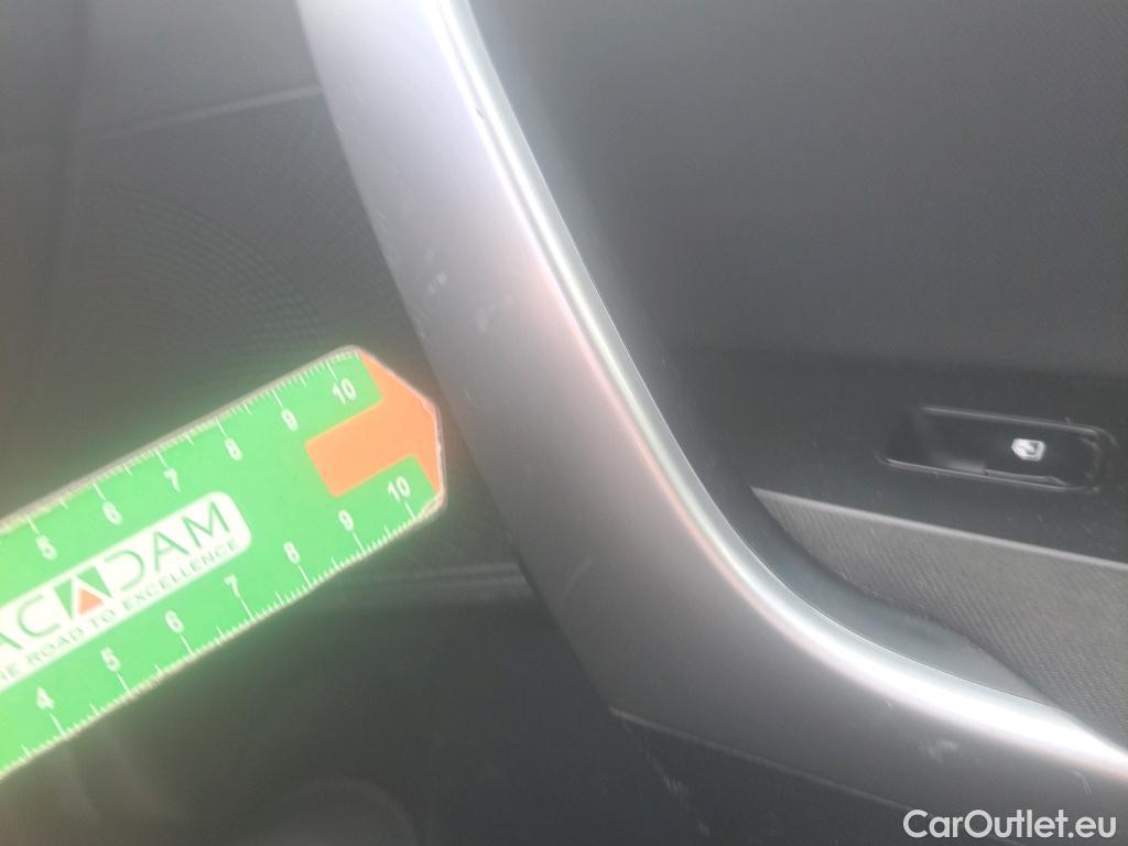  KIA  Cee'd KIA Ceed / 2018 / 5P / berlina con portón 1.0 MHEV 88kW (120CV) Drive DCT #48