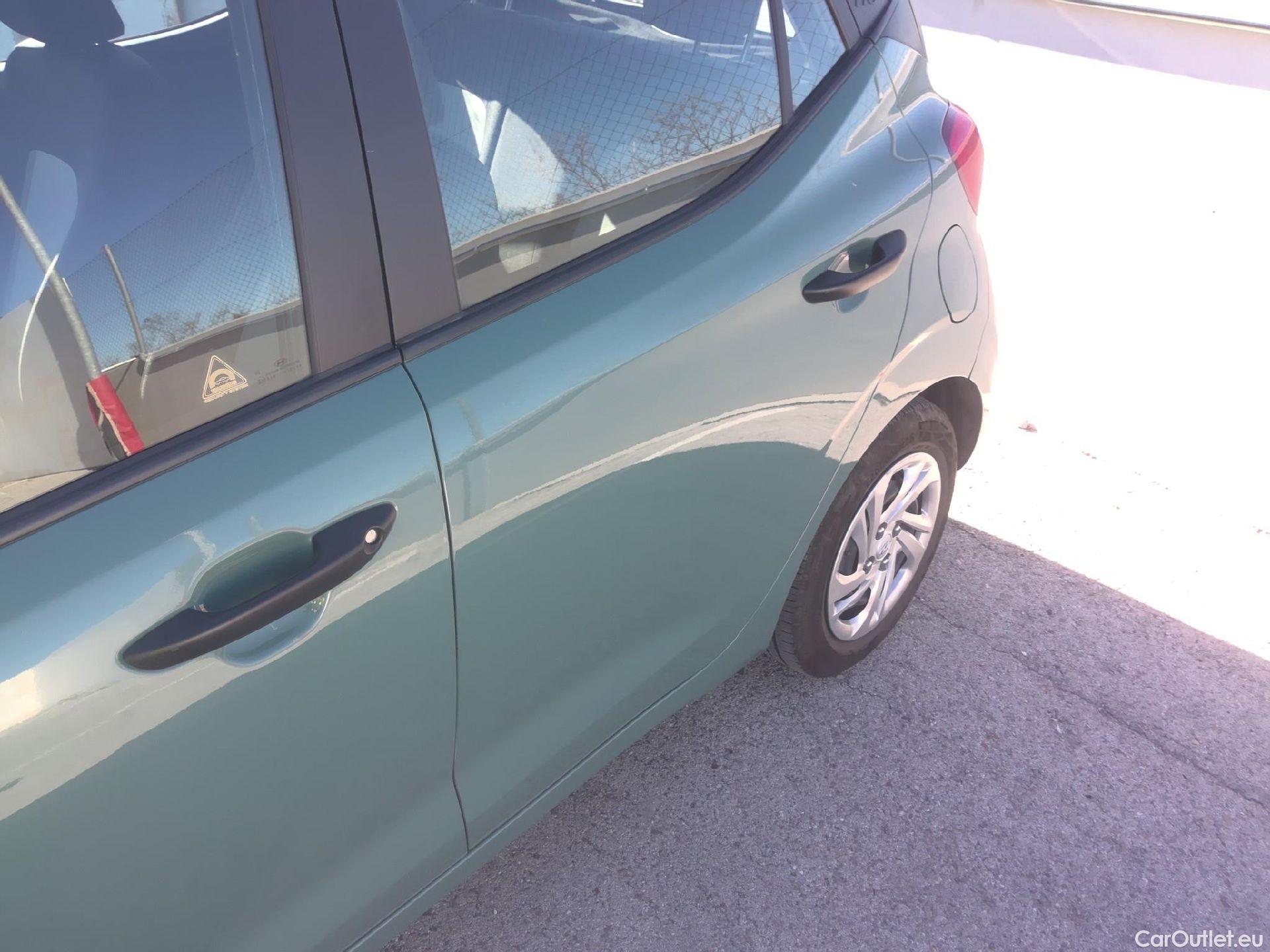  Hyundai  i10 HYUNDAI  / 2020 / 5P / berlina con portón 1.0 Essence #9