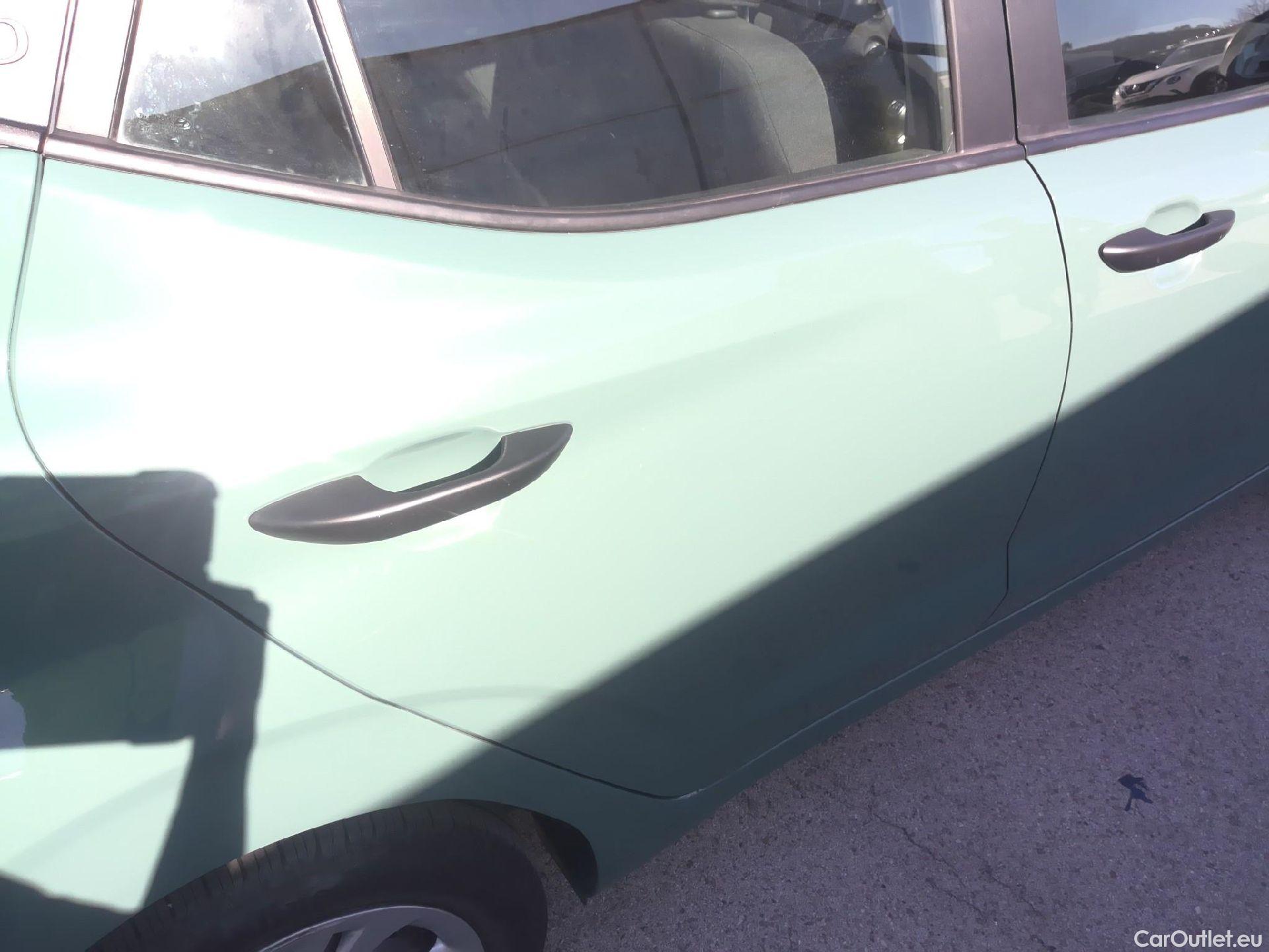  Hyundai  i10 HYUNDAI  / 2020 / 5P / berlina con portón 1.0 Essence #14