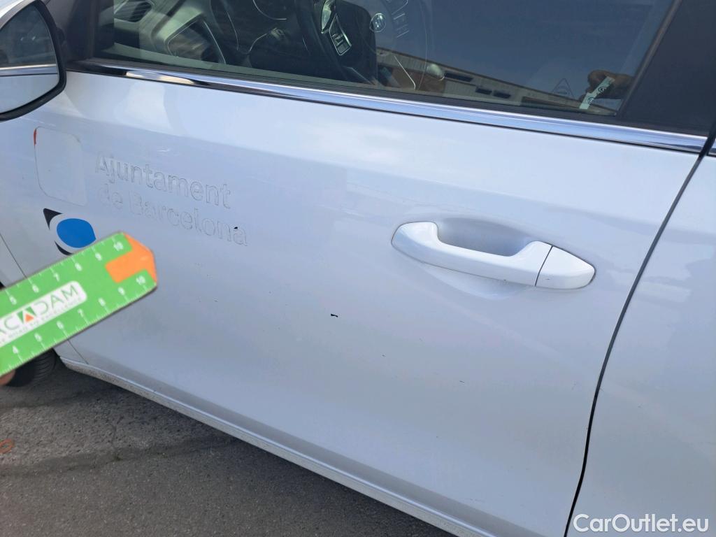  KIA  Cee'd KIA Ceed / 2018 / 5P / berlina con portón 1.0 MHEV 88kW (120CV) Drive DCT #54