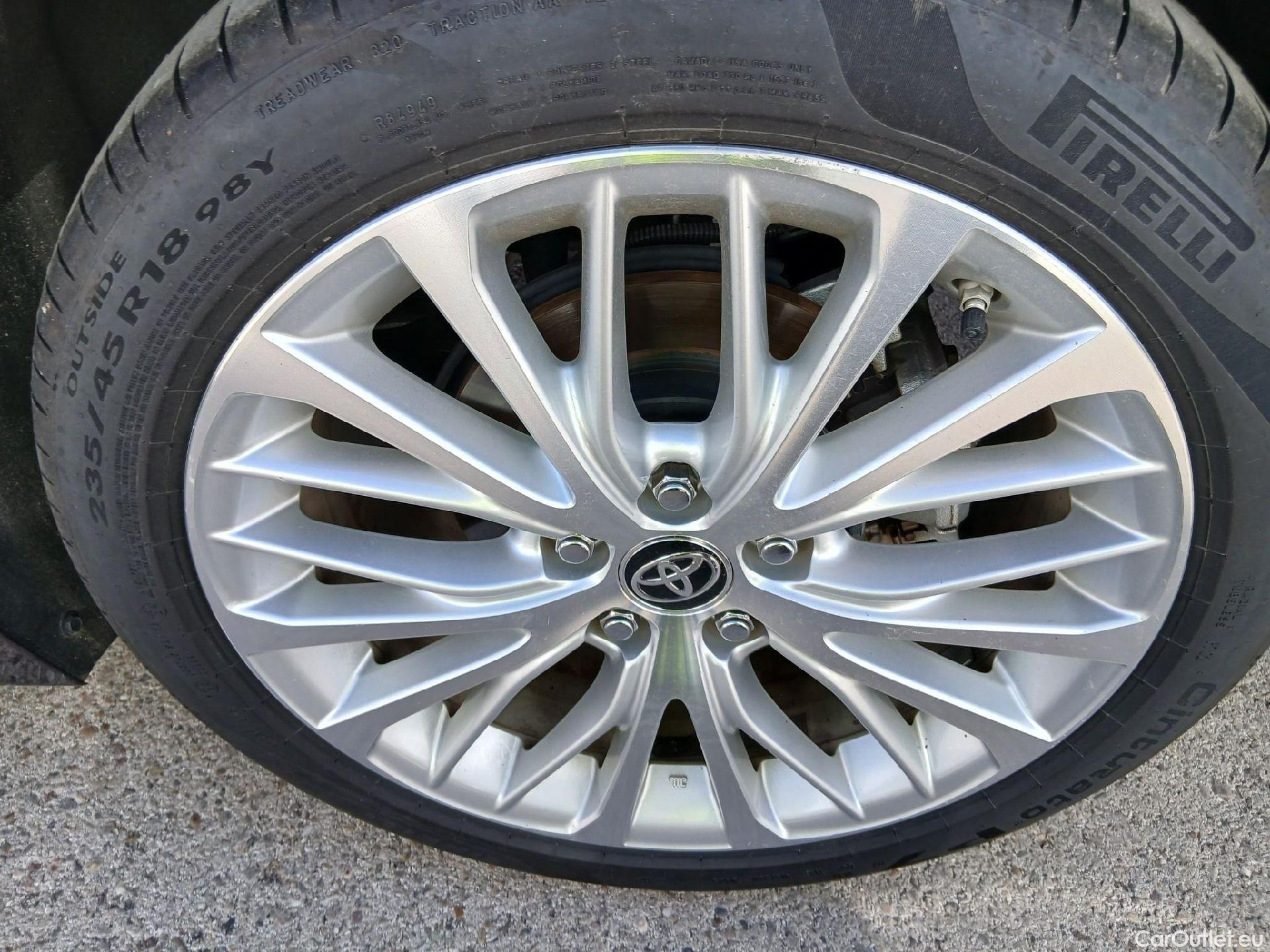  Toyota  Camry TOYOTA  / 2019 / 4P / sedán 2.5 220H Advance #18