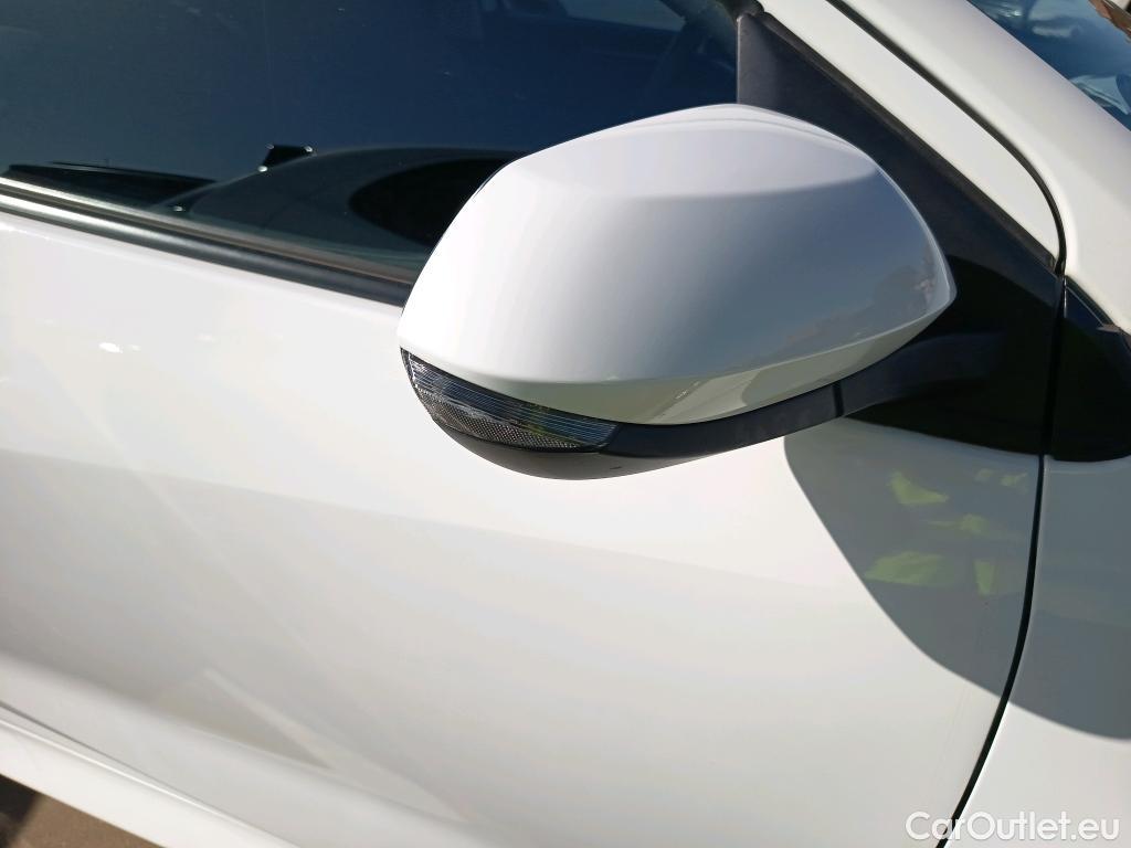  Toyota  Yaris TOYOTA  / 2020 / 5P / berlina con portón 1.5 120H Business Plus #9