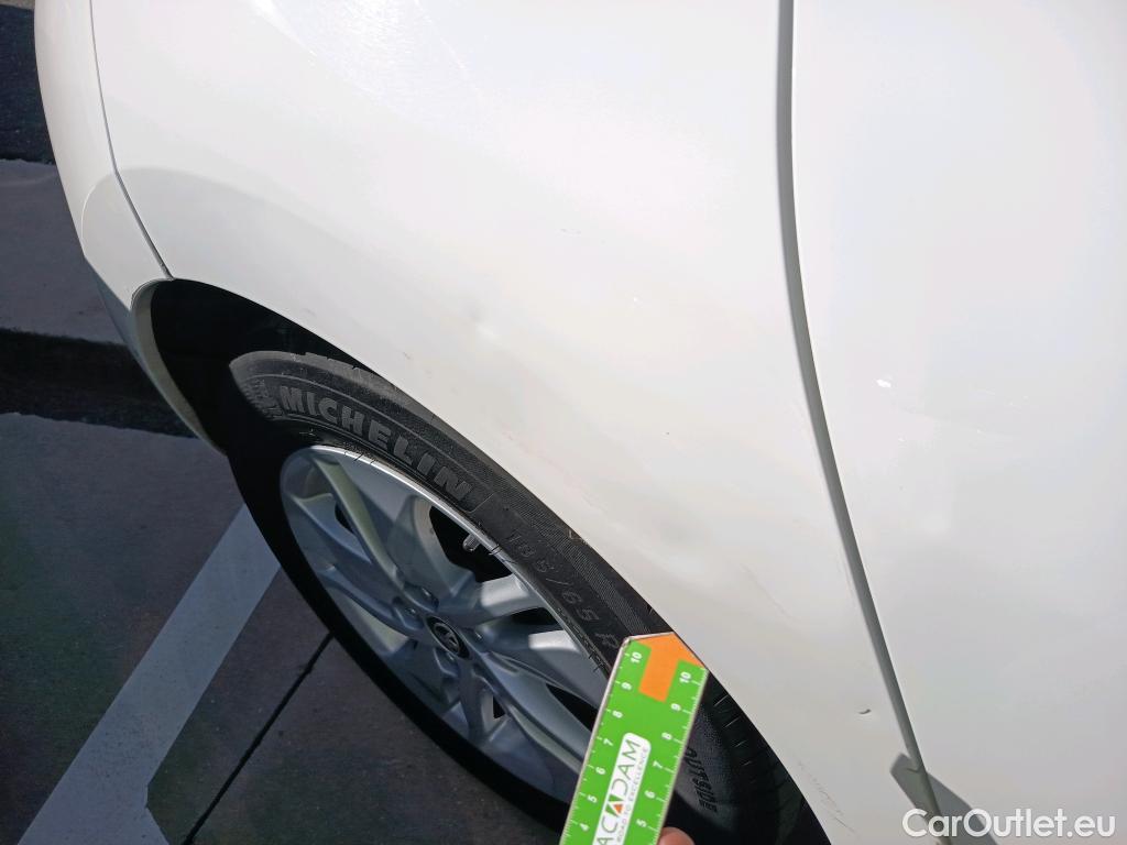  Toyota  Yaris TOYOTA  / 2020 / 5P / berlina con portón 1.5 120H Business Plus #2
