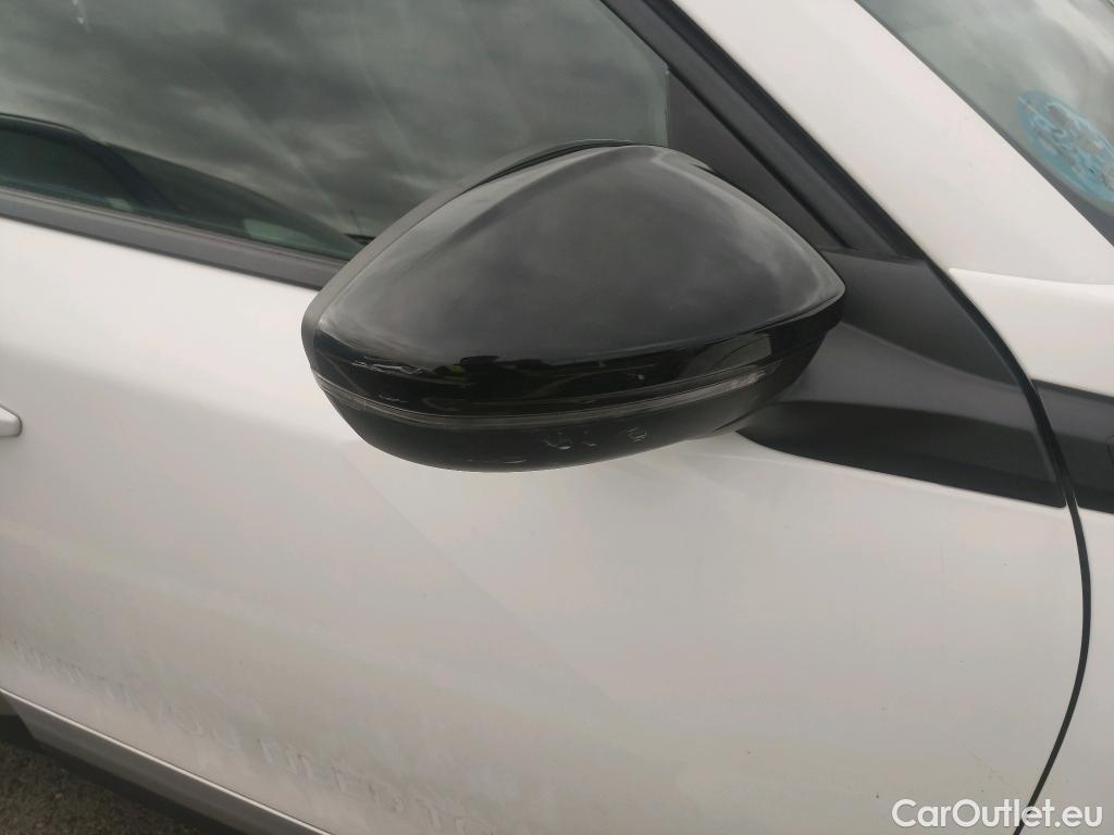  Peugeot  2008 PEUGEOT  / 2019 / 5P / todoterreno Allure BlueHDI 81kW (110CV) #26