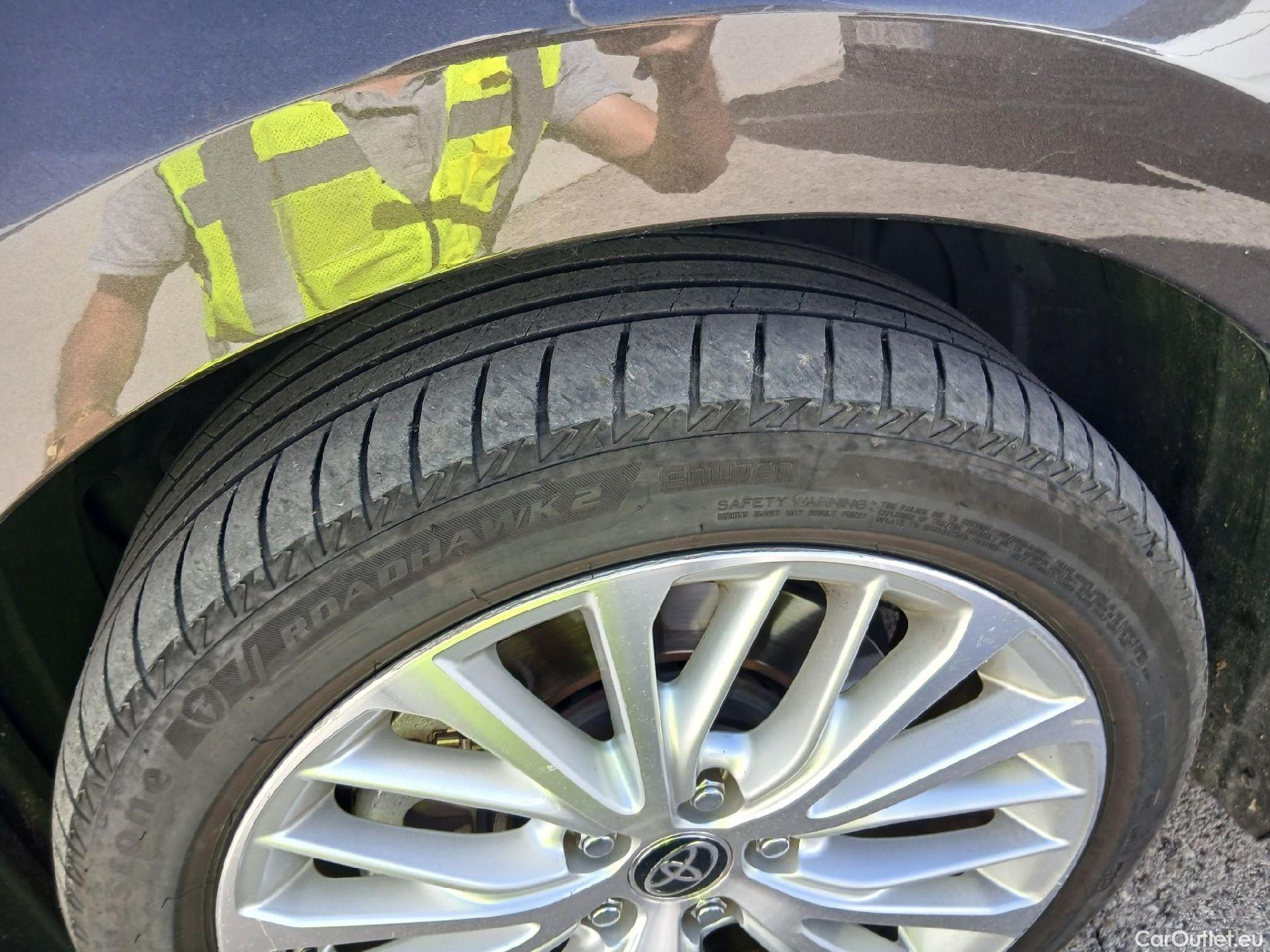  Toyota  Camry TOYOTA  / 2019 / 4P / sedán 2.5 220H Advance #9