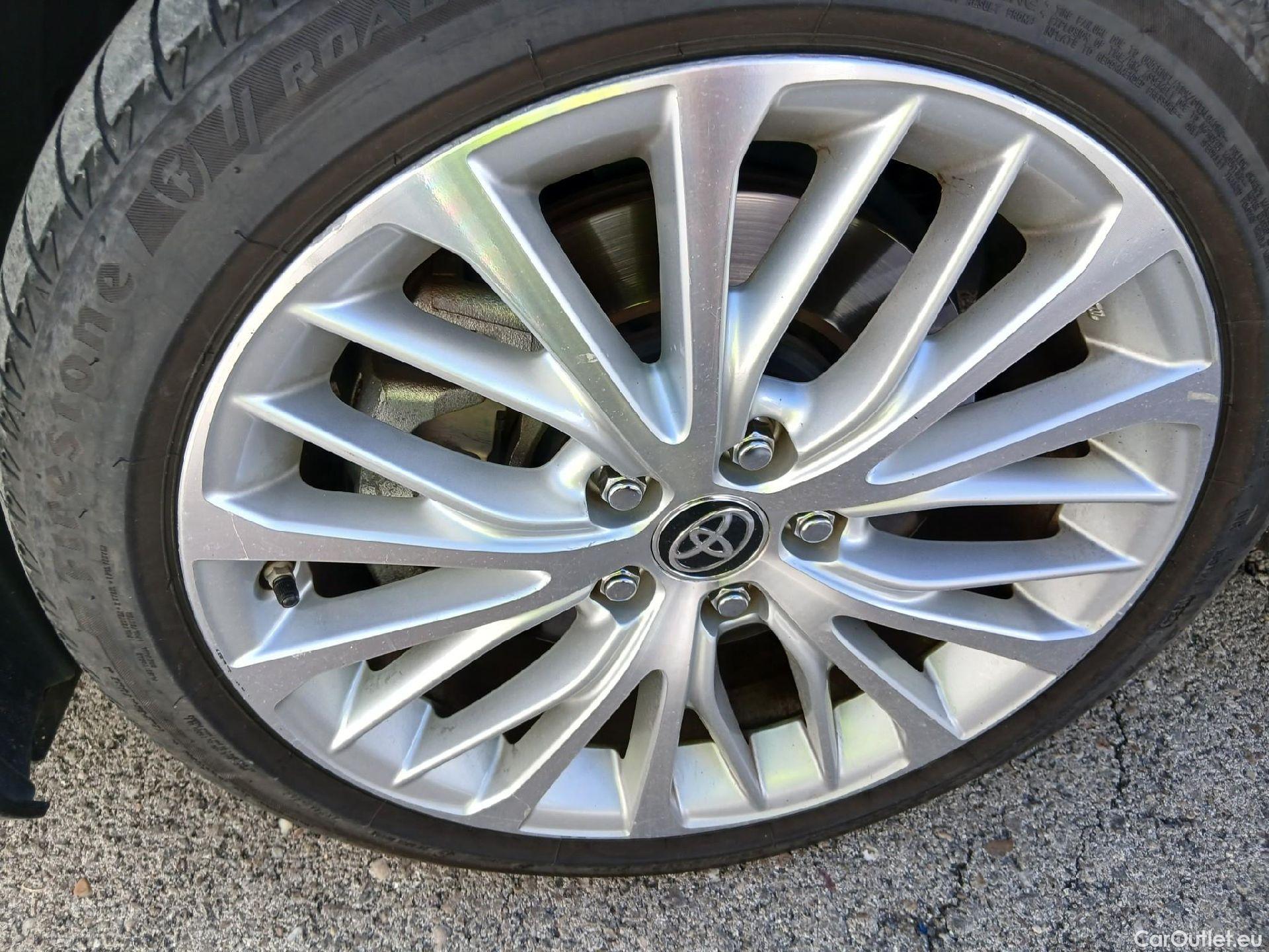  Toyota  Camry TOYOTA  / 2019 / 4P / sedán 2.5 220H Advance #6