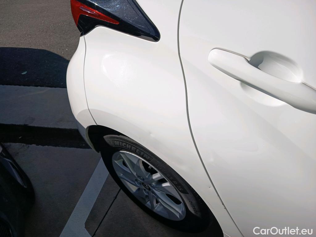  Toyota  Yaris TOYOTA  / 2020 / 5P / berlina con portón 1.5 120H Business Plus #1