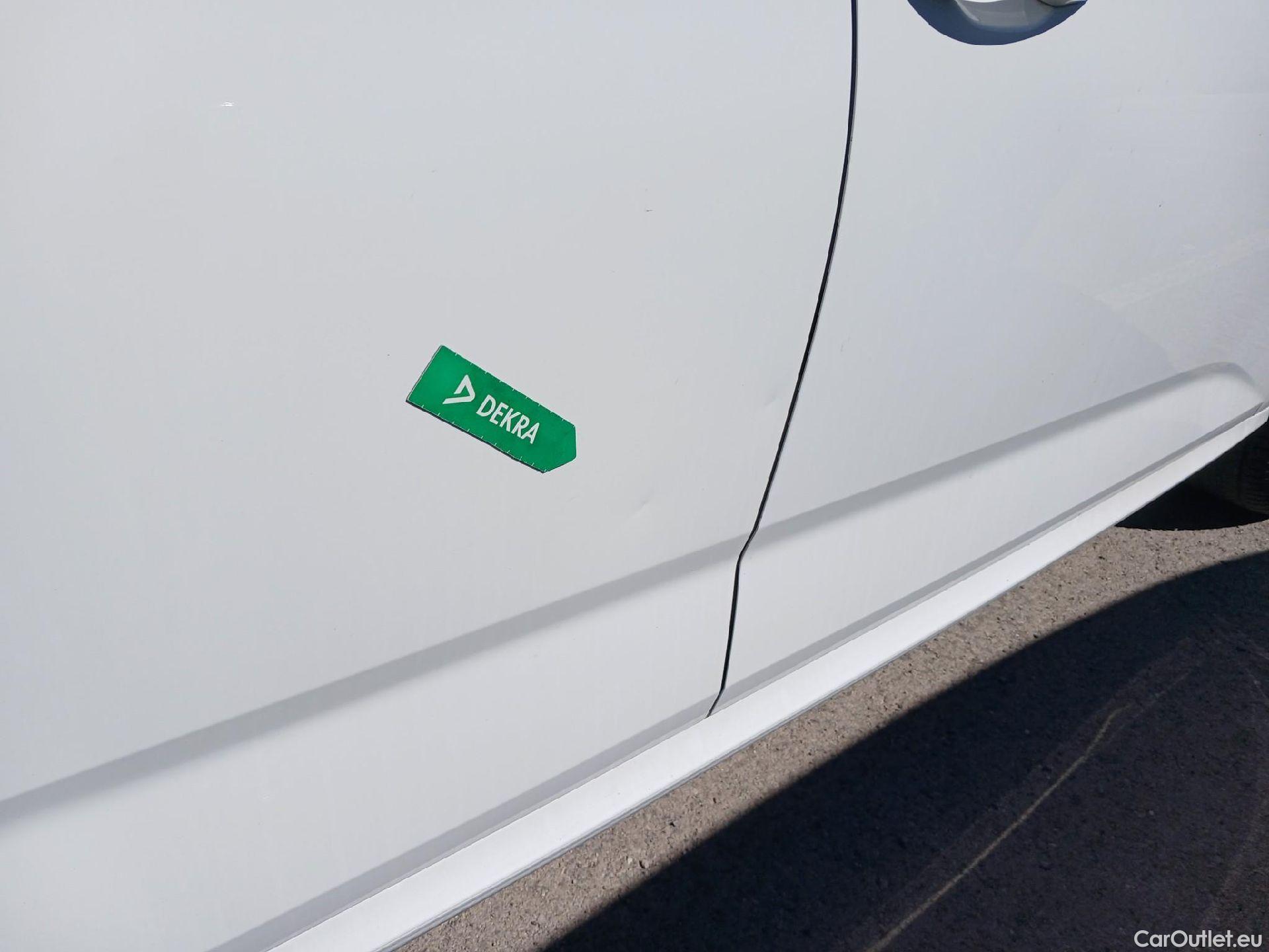  Skoda  KAMIQ SKODA  1.0 TSI 110 CV DSG Ambition #19
