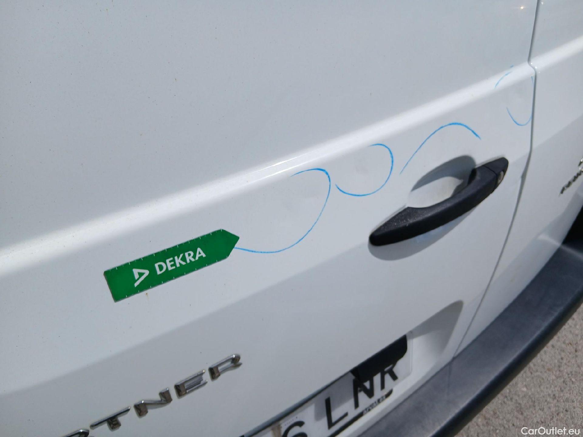  Peugeot  Partner PEUGEOT  / 2018 / 3P / furgón derivado de turismo Pro Standard 600kg BlueHDi 73kW (AC) #25