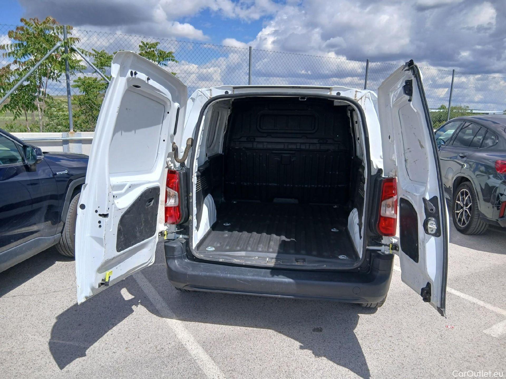  Peugeot  Partner PEUGEOT  / 2018 / 3P / furgón derivado de turismo Pro Standard 600kg BlueHDi 73kW (AC) #28