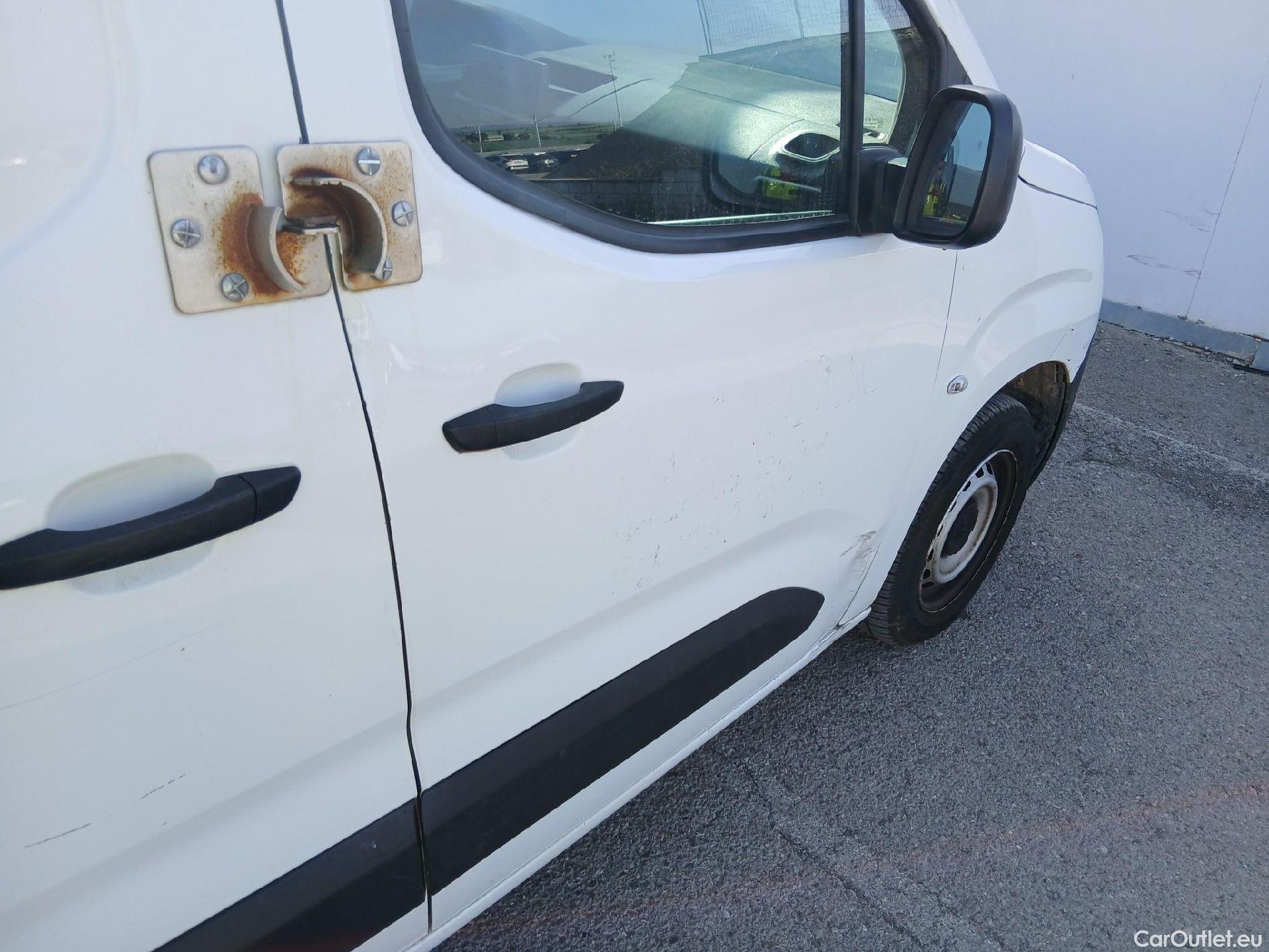  Peugeot  Partner PEUGEOT  / 2018 / 3P / furgón derivado de turismo Pro Standard 600kg BlueHDi 73kW (AC) #36