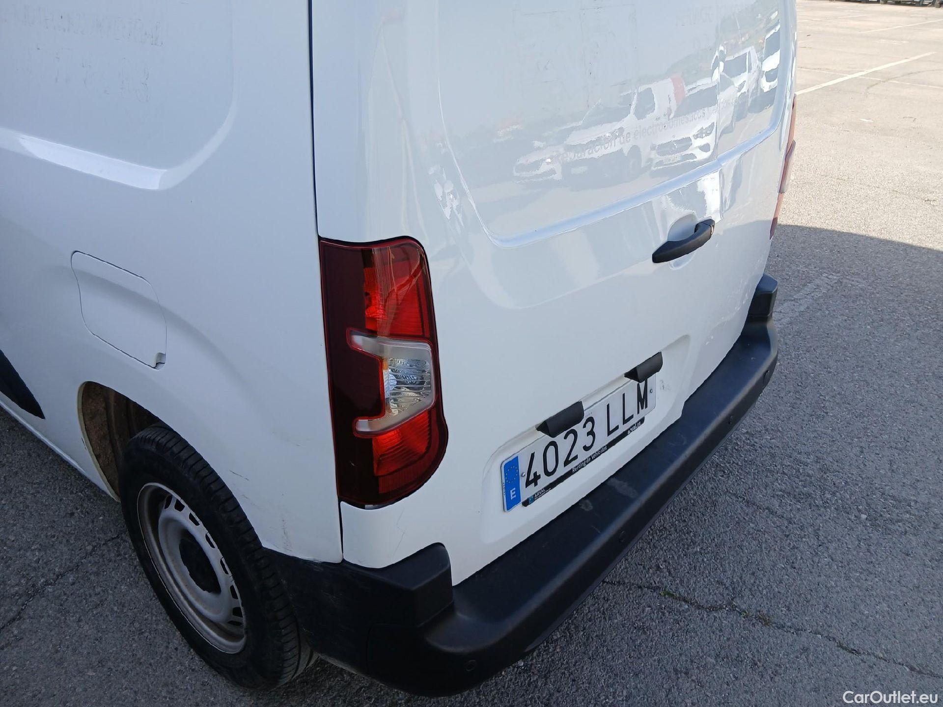  Peugeot  Partner PEUGEOT  / 2018 / 3P / furgón derivado de turismo Pro Standard 600kg BlueHDi 73kW (AC) #17