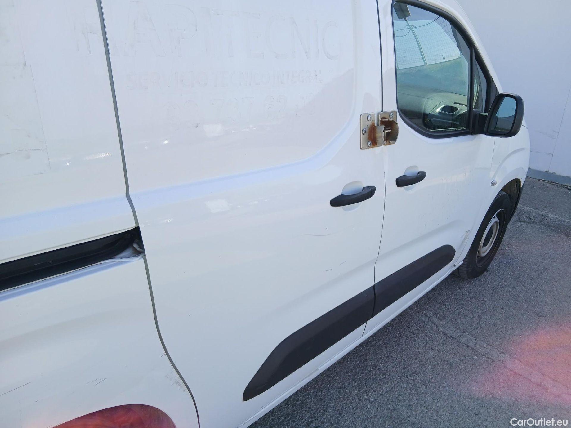  Peugeot  Partner PEUGEOT  / 2018 / 3P / furgón derivado de turismo Pro Standard 600kg BlueHDi 73kW (AC) #28