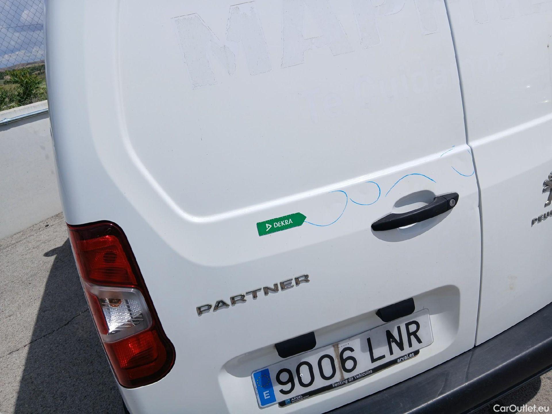  Peugeot  Partner PEUGEOT  / 2018 / 3P / furgón derivado de turismo Pro Standard 600kg BlueHDi 73kW (AC) #24